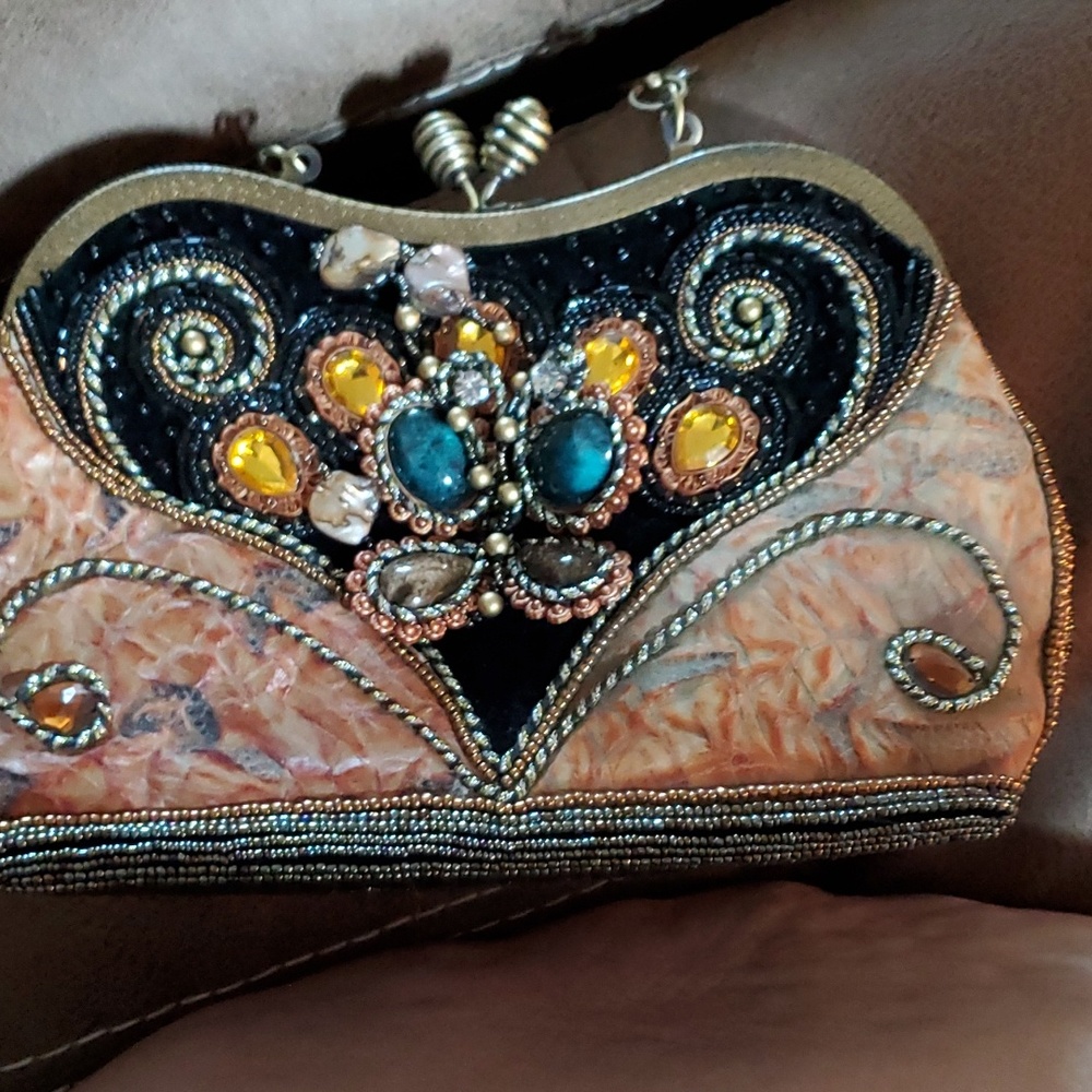Beaded everywhere Framed Handbag Excellent Condition Beaded On Every Side - Picture 1 of 12